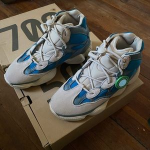 Yeezy 500 hi tops and 700 v3’s... sz9.5